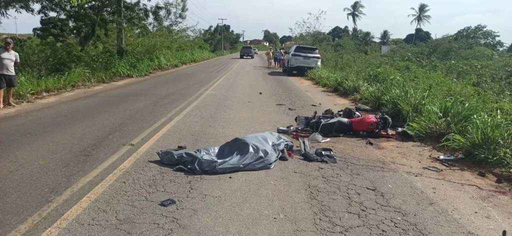 Acidente de trânsito deixa um motociclista morto na BR-101; condutor fugiu sem prestar socorro