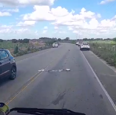 Vídeo: Motociclista morre após ter pernas amputadas em colisão na AL-220; imagem forte