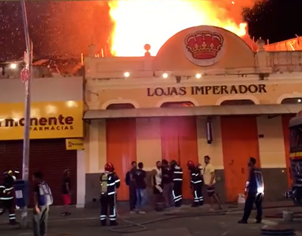 Incêndio provoca grande destruição em loja do Centro; prejuízo não foi divulgado