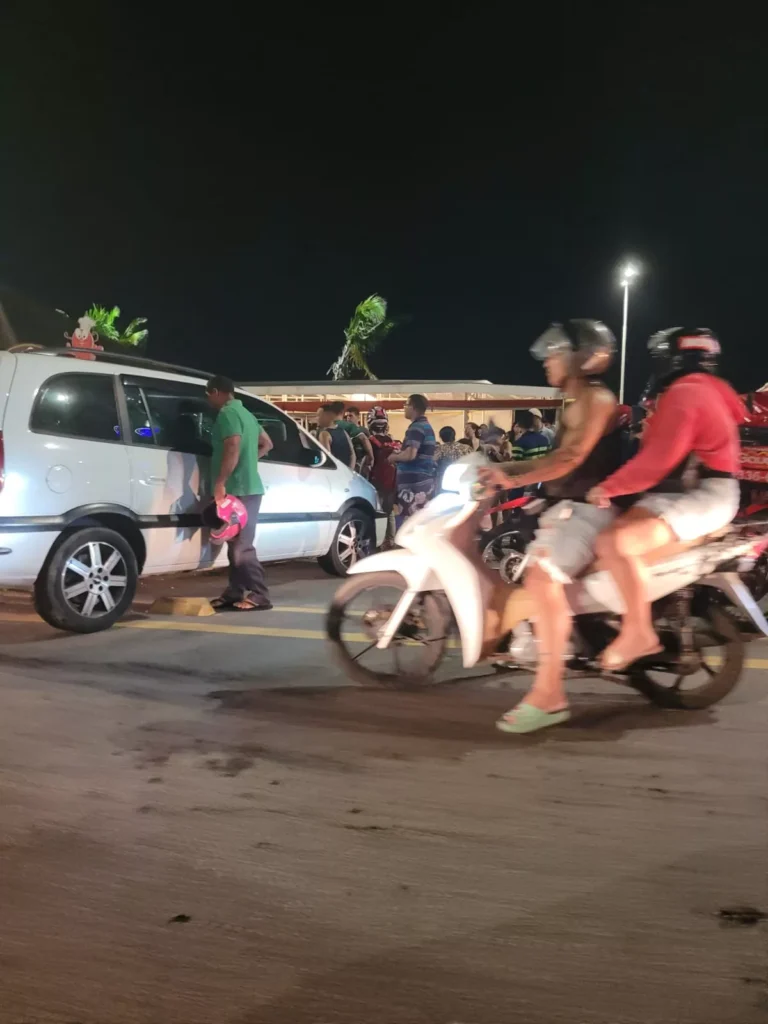 Acidentes deixam motociclistas feridos em Maceió; CB lavou pista após vazamento de óleo