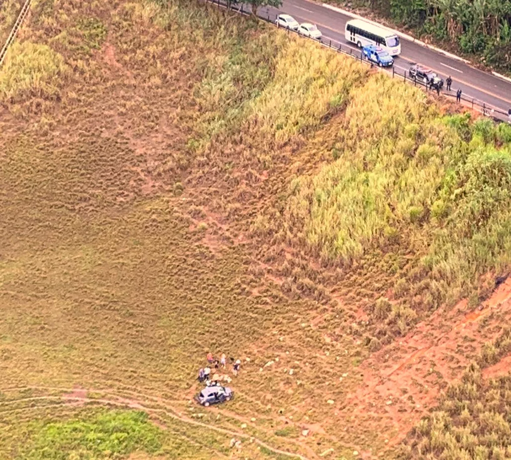 Condutor sai ileso após perder controle do carro e cair em ribanceira na BR 316