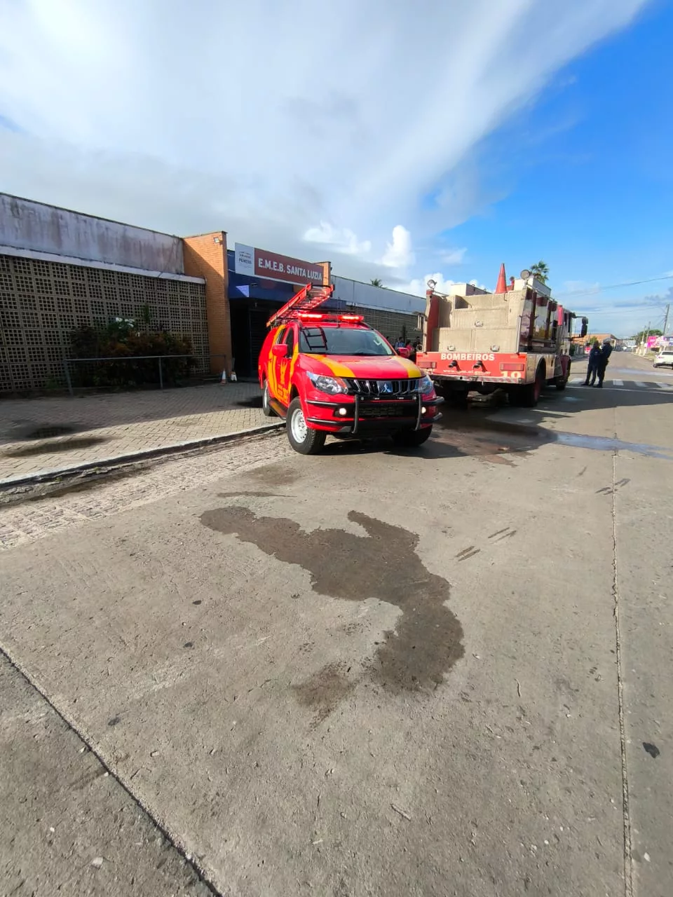 Bombeiros são mobilizados para incêndio em escola em Penedo