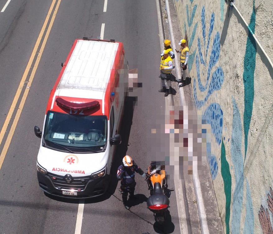 Resgate de mulher que caiu de viaduto na Av. Leste-Oeste trava trânsito em vias da capital